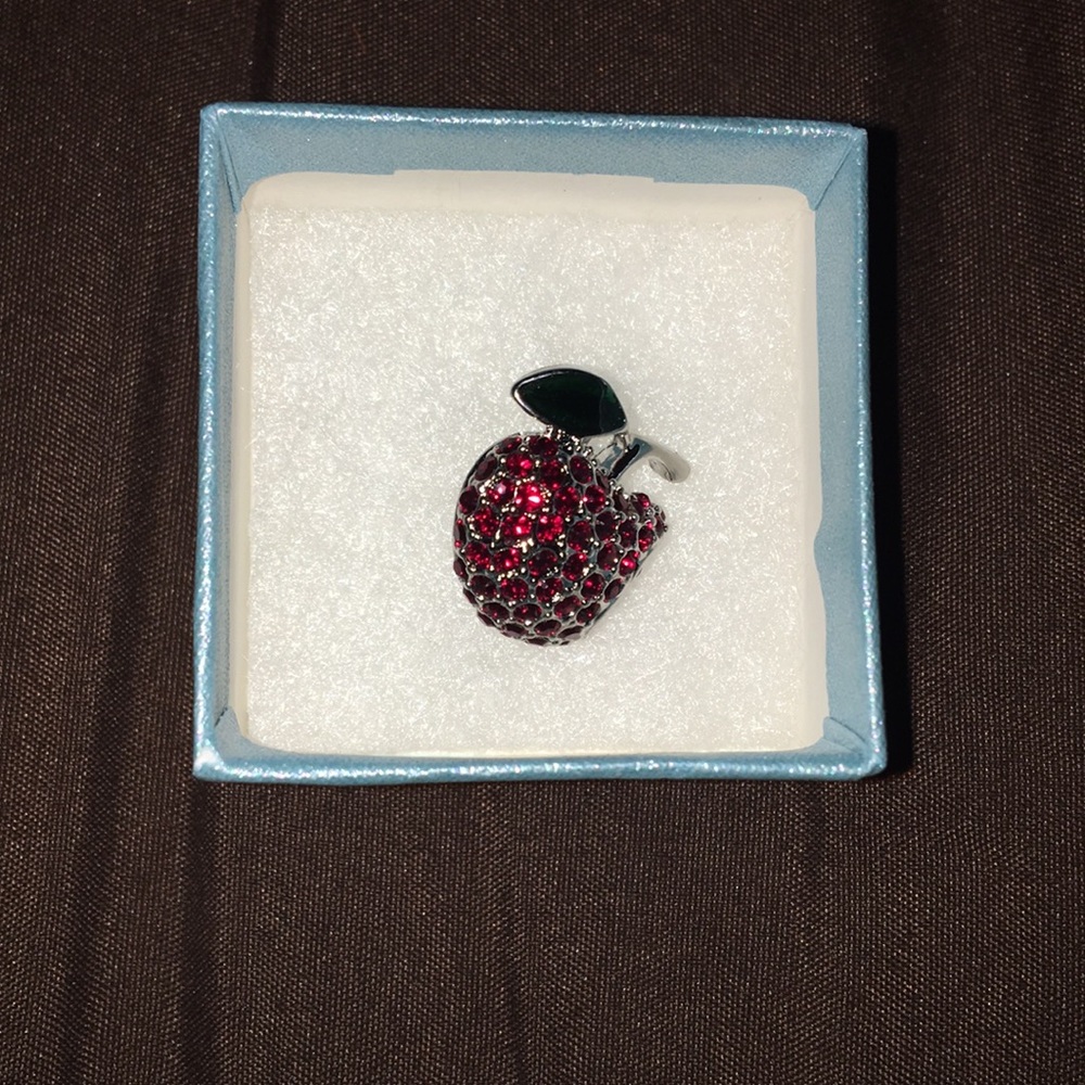 🍎TC by Swarovski Apple Tac Pin🍎